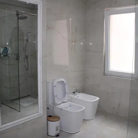 Unique & Modern アパート ティラナ