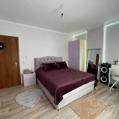 Unique & Modern * ティラナ